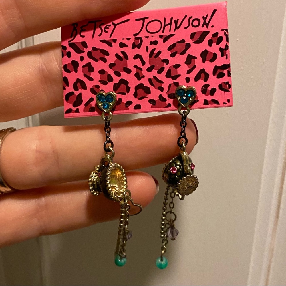 Dangling Teacup Dazzlers